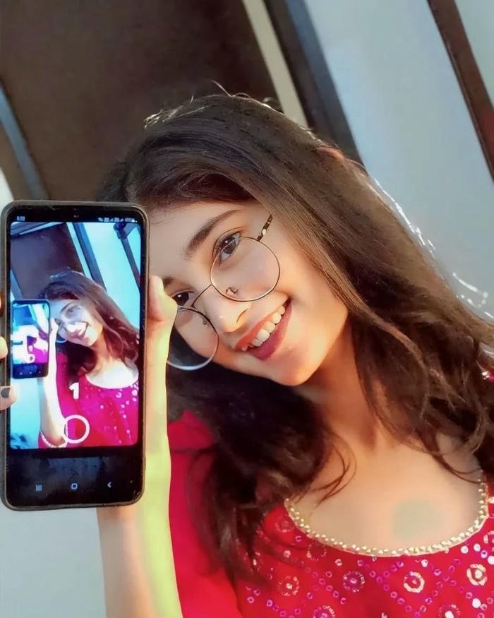 Alone dp with quotes for girls