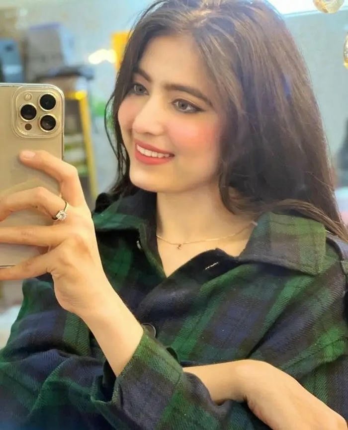 Alone selfie dp