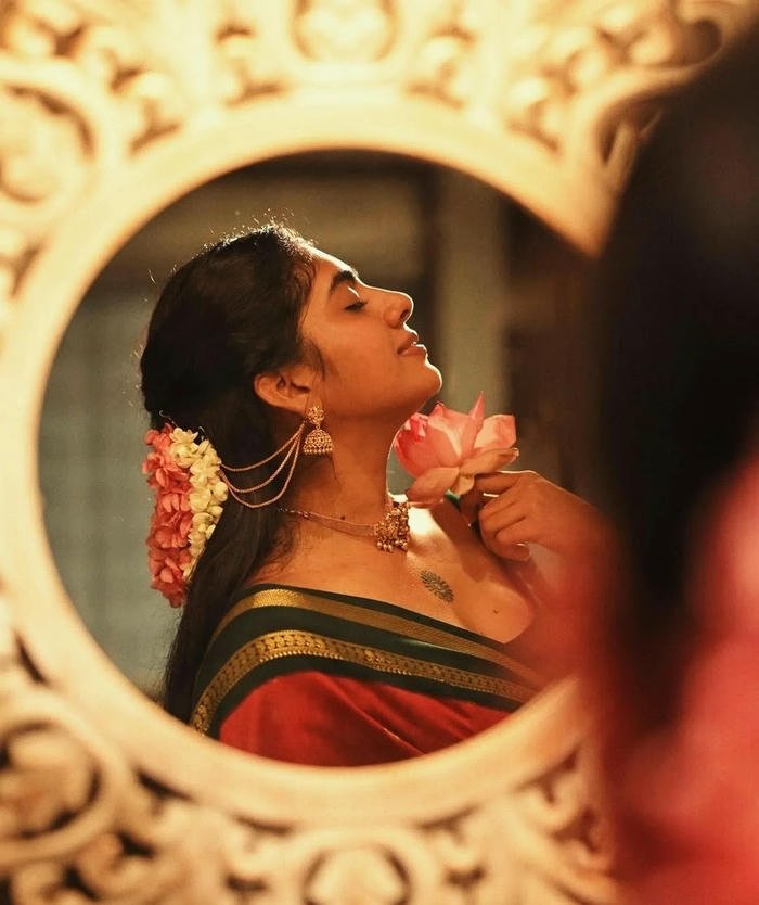Cute hidden face Instagram dp for girls