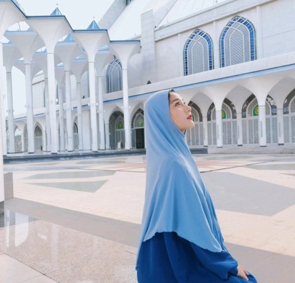 Girl standing alone dp