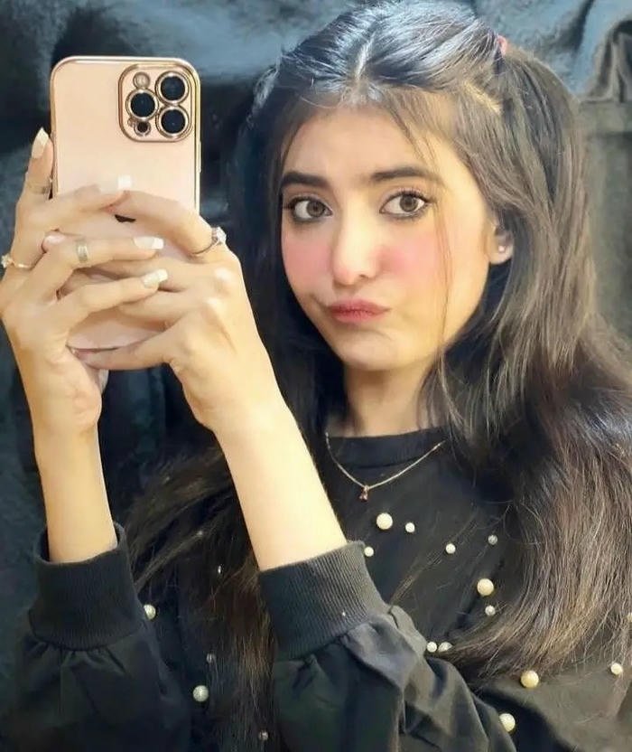 Solo girl dp