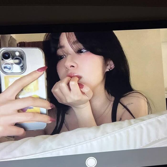 aethetic real girl pic cute