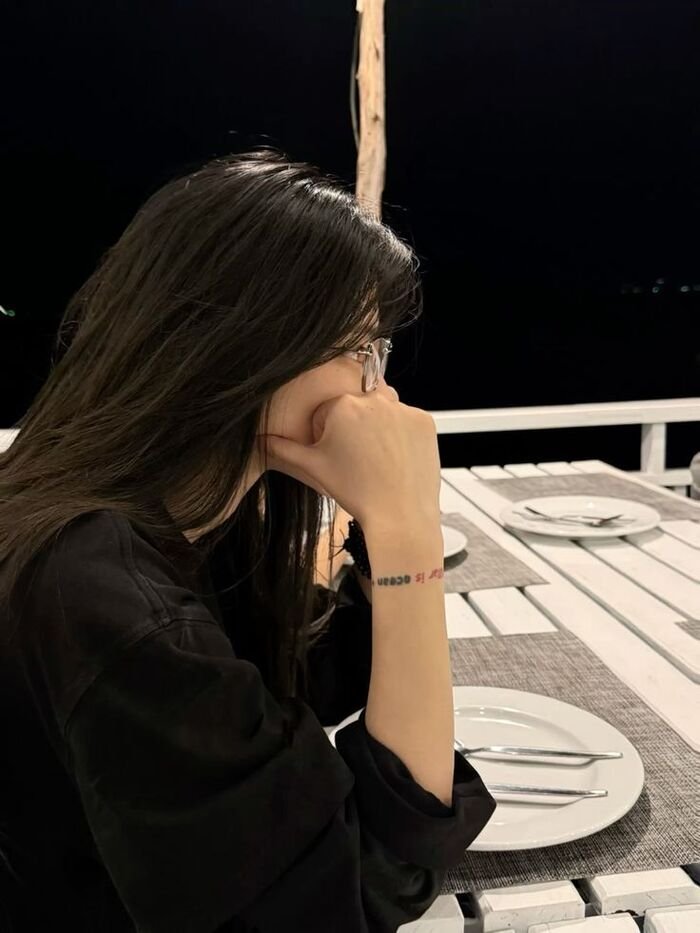 aethetics attractive instagram hidden face dp for girls full hd