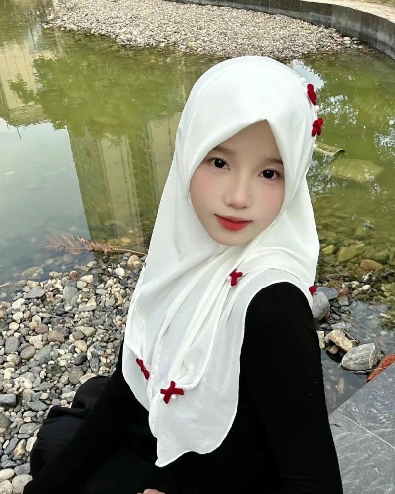 cute girl picnic picture