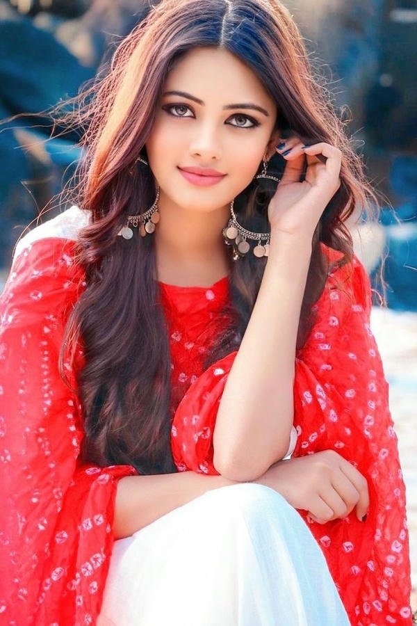 dp girl with lipstick