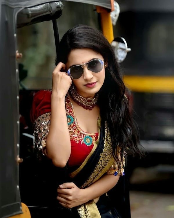 dp stylish girl back pose