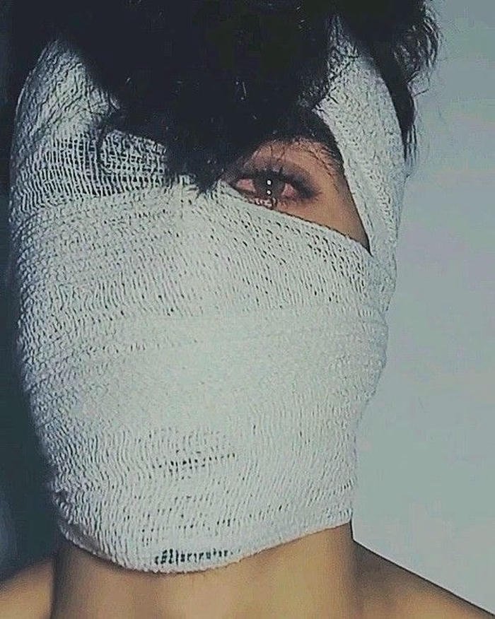 female sad dp