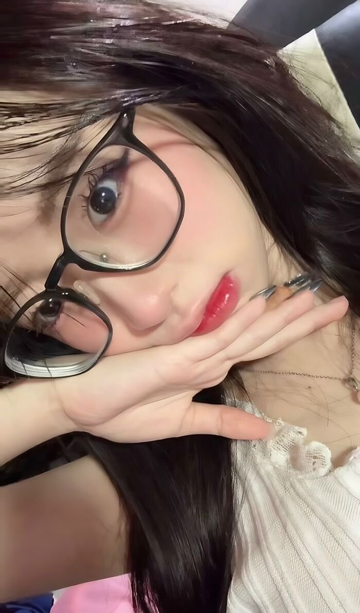 hd cute girl pic aethetics