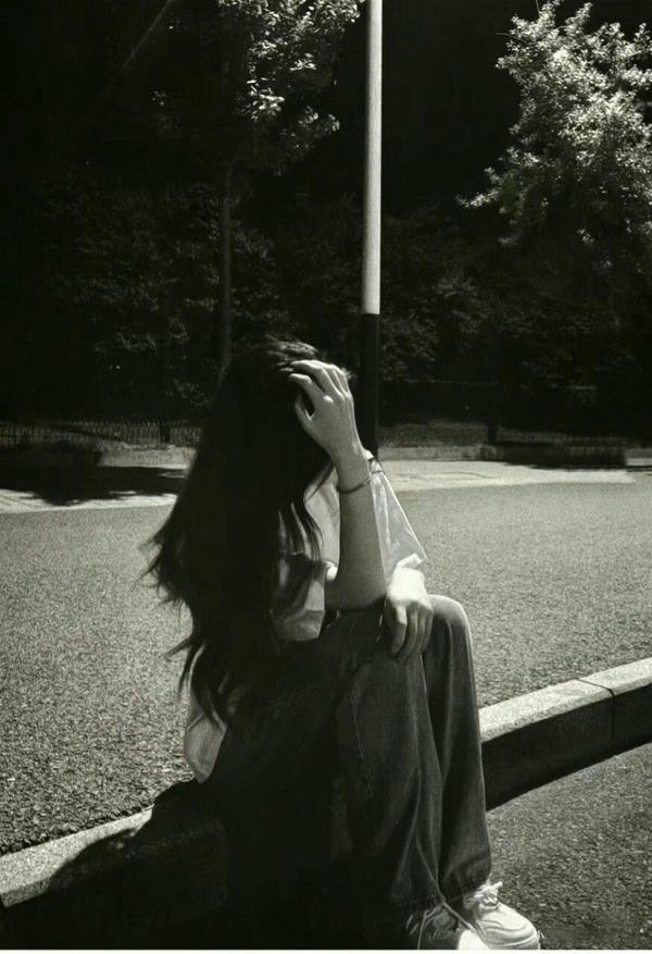 best sad alone girl pic