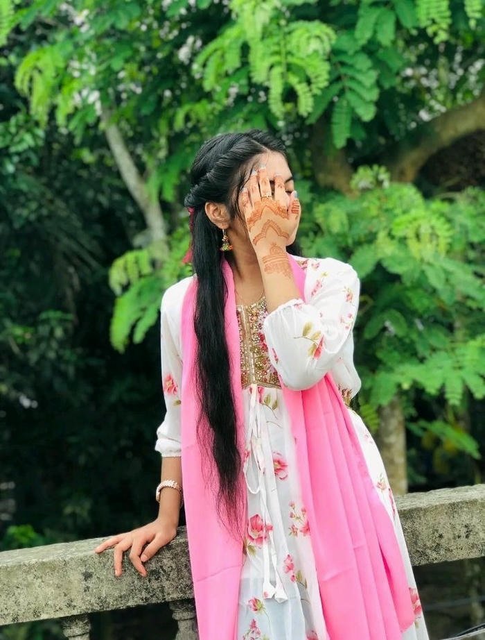 cute girl images candid