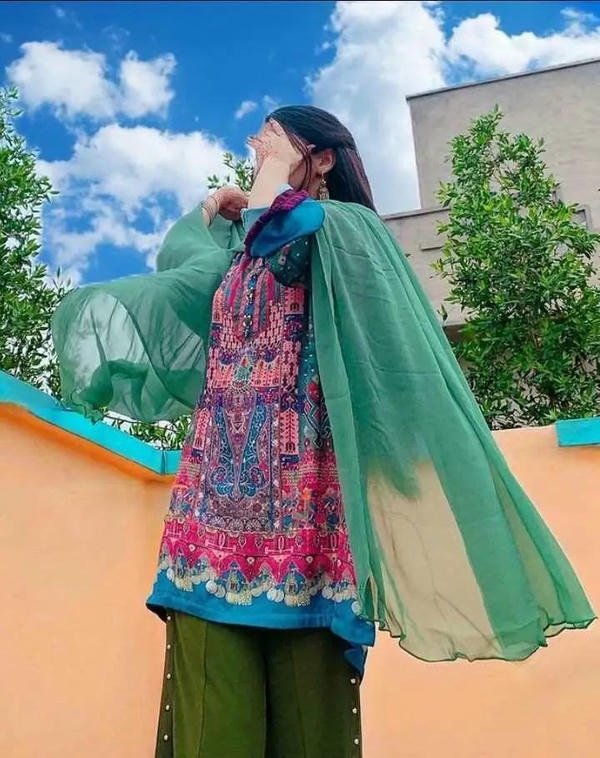 cute profile pic for girls at beach