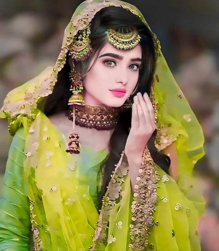 girl with phone selfie