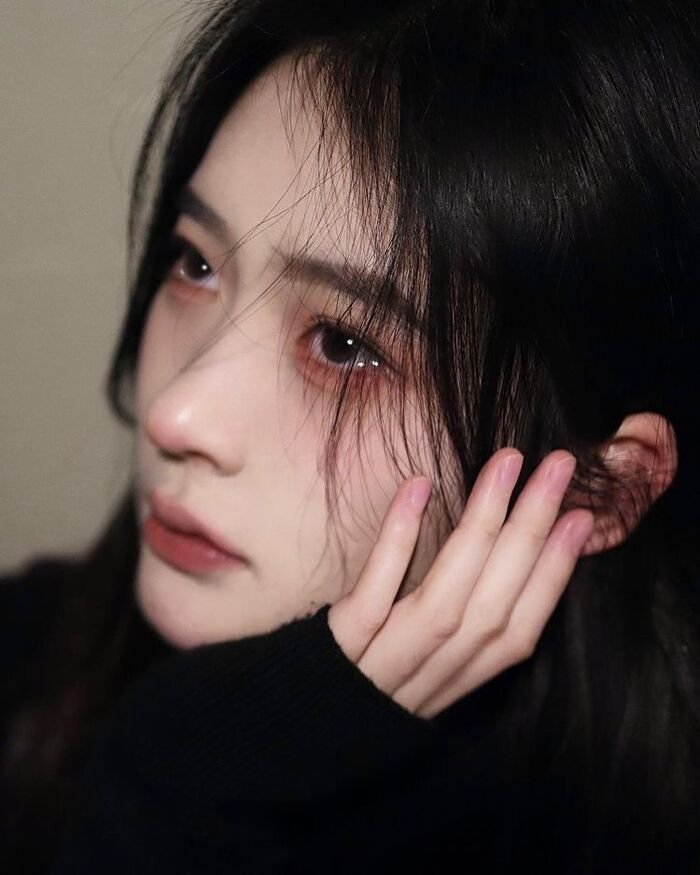 photo alone sad cry girl dp aethetics