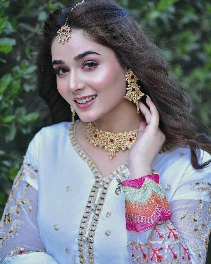 simple girl dp eyes closed