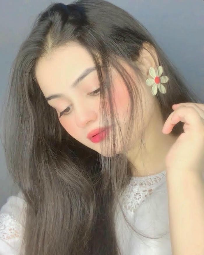 simple girl dp traditional look