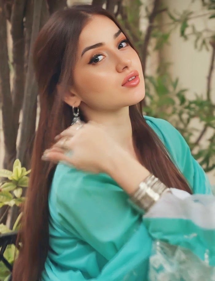 simple girl dp with smile