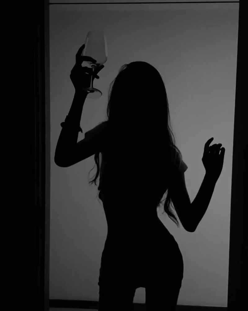 beautiful instagram dp for girls black