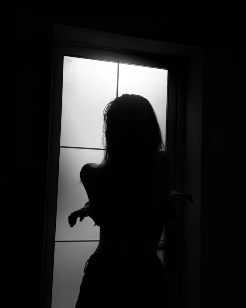 creative instagram dp for girls black