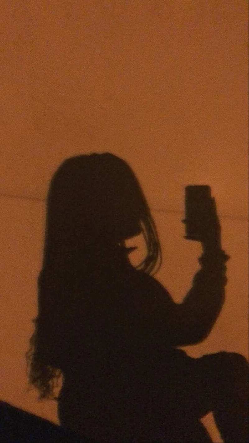 famous instagram dp for girls black