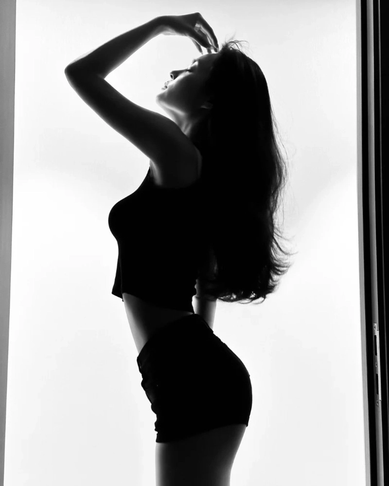 fantastic instagram dp for girls black